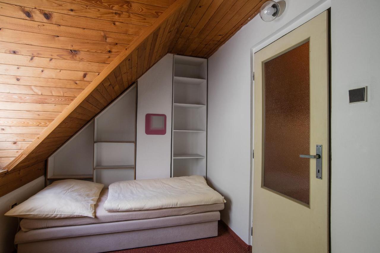 Samostatný mezonetový apartmán s dvěmi ložnicemi a vlastní krytou terasou a sdíleným bazénem Rudník Exterior foto